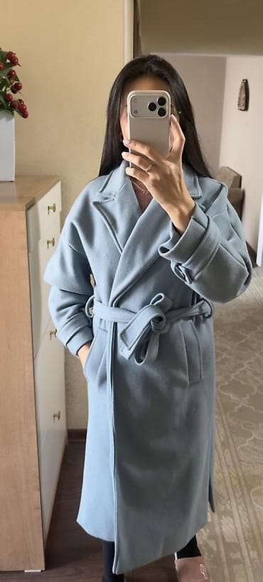 Баш кийимдер: Женское пальто-халат миди, голубой цвет от Imperial Италия Состояние — 3