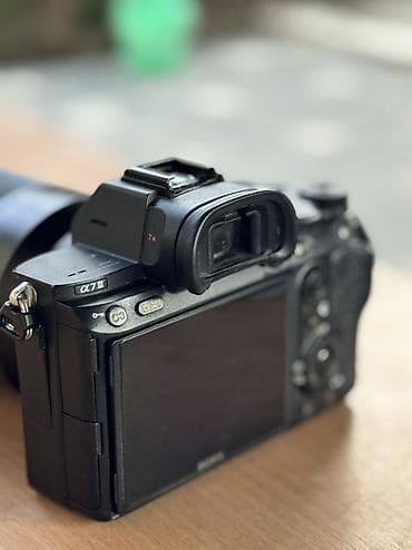 камера видио: Полнокадровая беззеркальная камера Sony α7 III с объективом Zeiss — 4