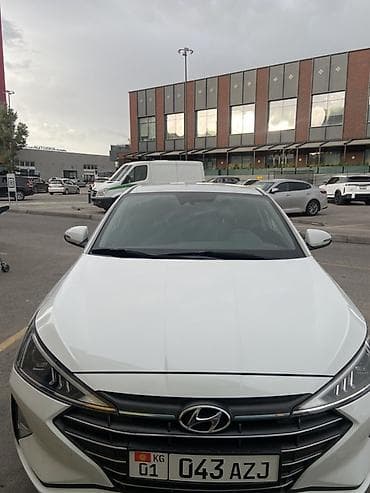 v2: Hyundai Elantra: 2019 г., Седан — 1