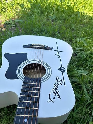 айрподс чехлы: Гитара сатылат 🎸🎸🎸 цвет белый. размер 40 всё есть в комплекте ✅чехол — 4