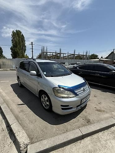 Toyota Avensis Verso: 2004 г., 2.4 л, Механика, Бензин, Минивэн