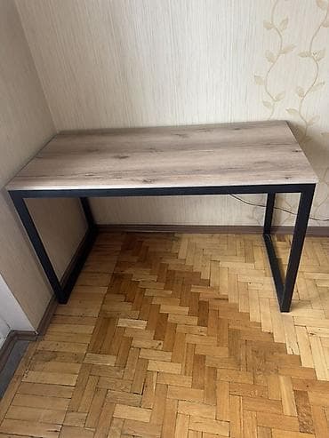 стол офисный: Лофт-стол с прямоугольной столешницей под натуральное дерево. - — 1