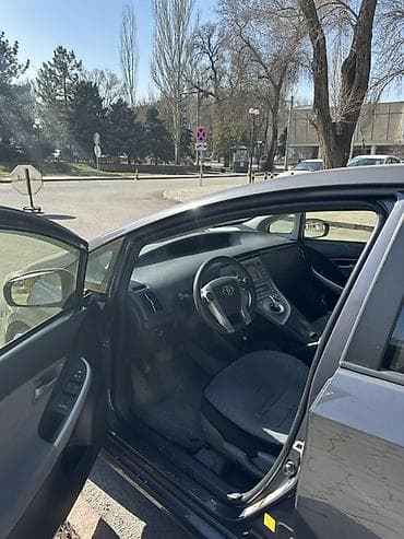 lada priora: Toyota Prius: 2015 г., Гибрид, Хэтчбэк — 5