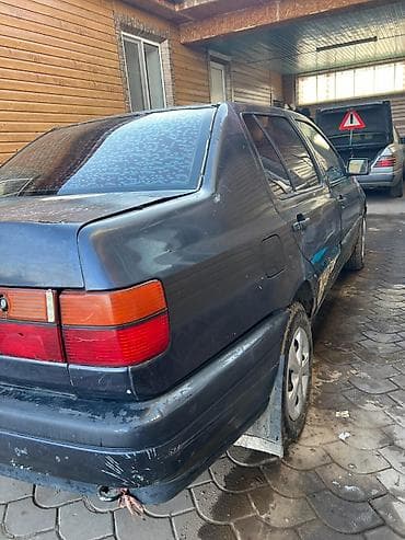 купить скутер водный: Volkswagen Vento: 1995 г., 1.8 л, Механика, Седан — 5