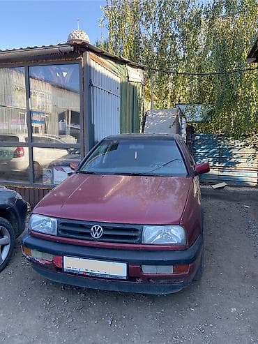 Volkswagen Vento: 1994 г., 1.6 л, Механика, Бензин, Седан — 4