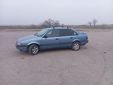 1 nz: Volkswagen Passat: 1992 г., 1.8 л, Механика, Газ, Седан — 4