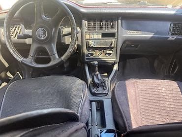 Унаа: Audi 80: 1992 г., 2 л, Кол менен иштөөчү, Бензин, Седан — 5