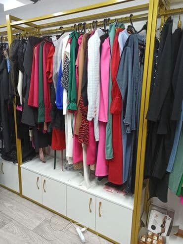 пристенное оборудование для магазина одежды: Кронштейн Для одежды, Материал: Металл, С подсветкой, Новый — 16