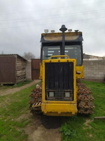 Гусеничный трактор (желтый), универсальный для сельхозработ и