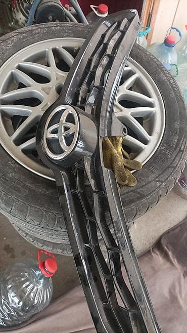 Решетка радиатора Toyota