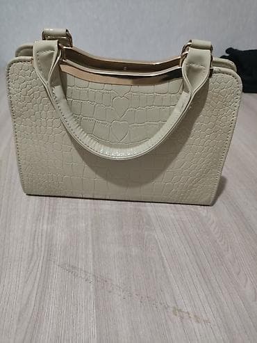 приму женские вещи в дар: 👜Сумка женская, целая. ✅За — 1