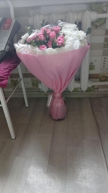 цветочная ваза: Букет в нежно-розовой упаковке - Состав: кустовые розы — 2