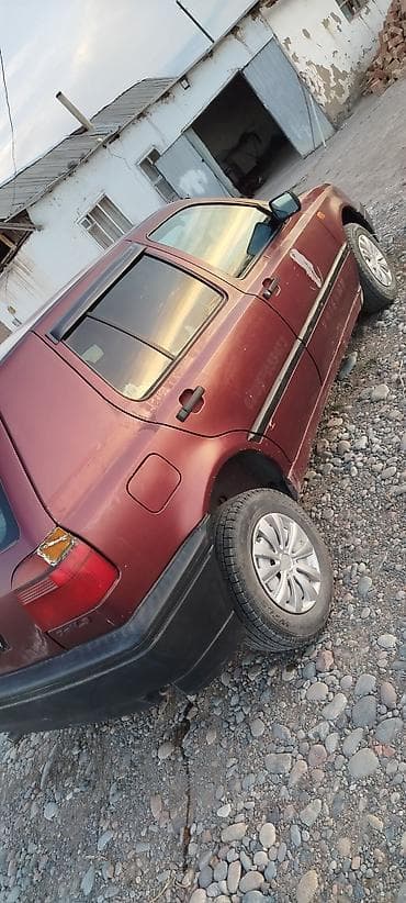 пасад седан: Volkswagen Golf: 1994 г., 1.3 л, Механика, Бензин, Хэтчбэк — 5