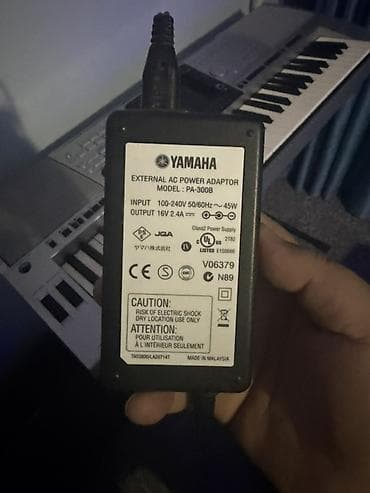 микрофон стойка: Синтезатор-аранжировщик Yamaha (серия PSR-3000) с цветным дисплеем и — 9