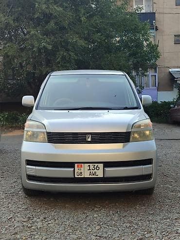 Toyota Voxy: 2002 г., Автомат, Бензин, Минивэн