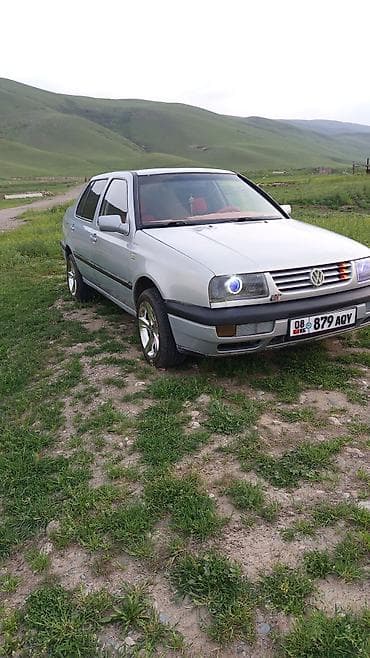 l 470: Volkswagen Vento: 1993 г., Механика, Бензин, Седан — 1