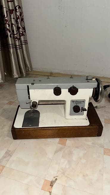 Жылытуу приборлору: Электрическая швейная машина на стационарном деревянном основании. - — 5