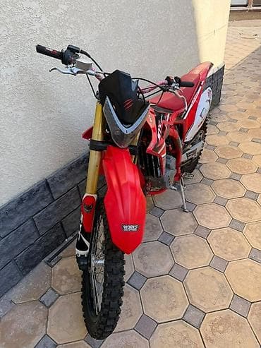 Унаа: Эндуро-мотоцикл 300cc (4‑тактный), красно‑белая расцветка — 5