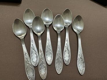 серебряная ложка: Мельхиоровые ложки кофейные.
По 100 сом — 3