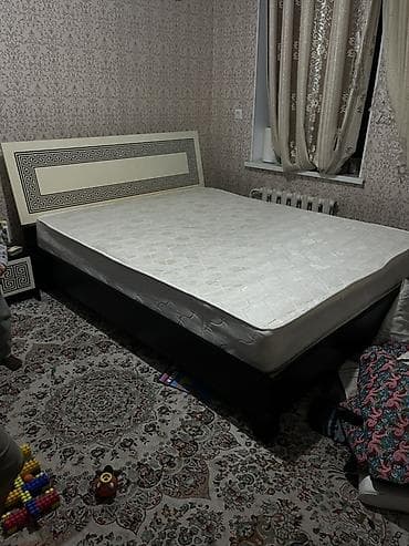 зеркало 30: Двуспальная кровать, С матрасом, длина - 200 см — 1