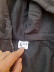 Комплекты одежды: Срочно Продаю кофту легкую для девочек или мальчиков. Примерно рост — 8