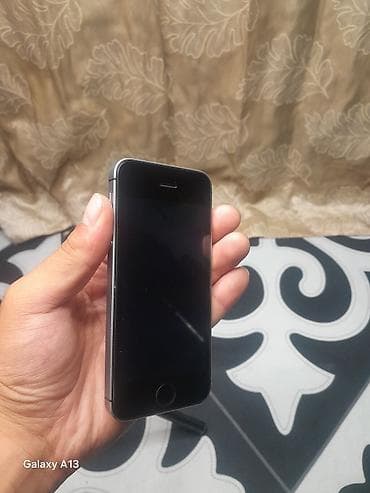 запечатанный айфон: IPhone SE, Б/у, 128 ГБ, Space Gray, Защитное стекло, 100 % — 2