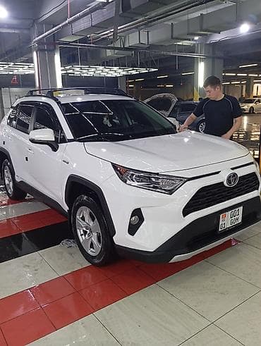 Toyota RAV4: 2021 г., 2.5 л, Вариатор, Гибрид, Кроссовер