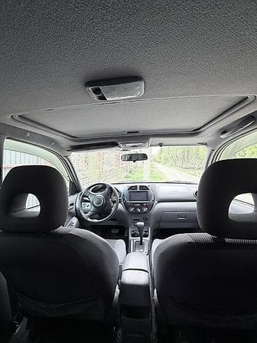 перья: Toyota RAV4: 2002 г., 2 л, Автомат, Бензин, Кроссовер — 4