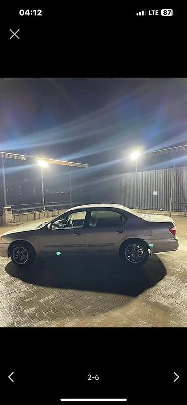 Легковой автомобиль седан, серебристый цвет, правый руль. Номерные — 2