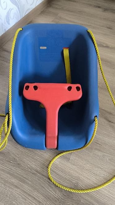 качеля для малышей: Продается прочная качеля б/у, нет одного ремня — 1