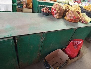 Торговое оборудование: Продавецкий прилавок/торговая стойка для рынка. - Материал: металл — 1