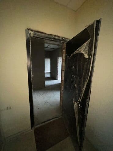 квартира в районе ошского рынка: 2 бөлмө, 91 кв. м, Элитка, 11 кабат, ПСО (өзү оңдоп түзөтүп бүтүү үчүн) — 6