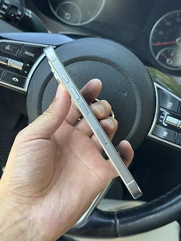 IPhone 16 Pro, Б/у, 256 ГБ, Белый, Кабель, 93 % — 3