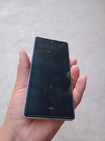 флагманский телефон: Google Pixel 7a, Б/у, 128 ГБ, цвет - Белый — 3