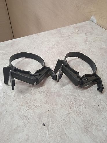 Автозапчасти: Автозапчасти на Мерседес-бенц Крепление расходомера на Мерседес-бенц — 1