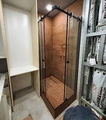 Терезелер жана комплектөөчүлөр: Подобная душевая перегородка используется для небольших ванных комнат — 6