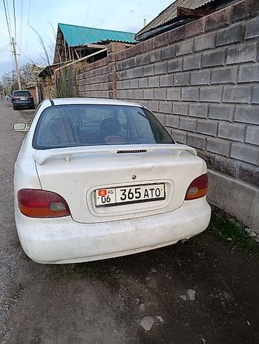 w210 e320: Седан белого цвета с киргизскими номерами (KG 06, 365 ATO). Компактный — 1