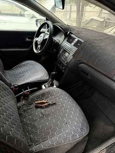 авто подборщик: Volkswagen Polo: 2015 г., 1.6 л, Автомат, Бензин, Седан — 6