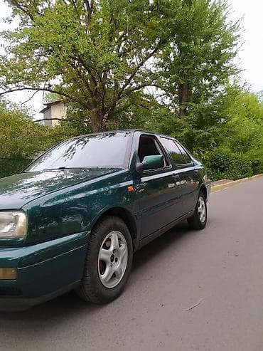 colf 2: Volkswagen Vento: 1996 г., 1.8 л, Механика, Бензин, Хэтчбэк — 7