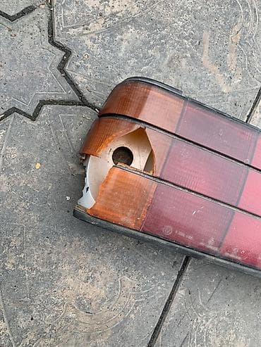 vw jetta: Фары е30 второй переход правая целая но есть местами крепление сломано — 3