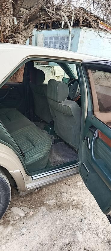 tom ford: Mercedes-Benz W124: 1992 г., 2 л, Ручные, Бензин, Седан — 6