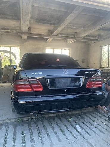 значки на мерс: Mercedes-Benz E-Class: 1999 г., Седан — 8
