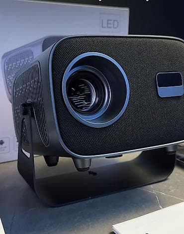 LED-проектор для домашнего кинотеатра Комплектация: - проектор с