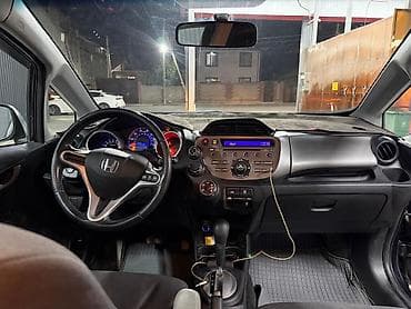 Продажа авто: Honda Fit: 2010 г., 1.5 л, Автомат, Бензин, Хэтчбэк — 2