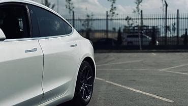 byd e2 2023: Tesla Model 3: 2021 г., Электромобиль, Седан — 8