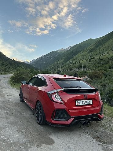 Honda Civic: 2017 г., 1.5 л, Механика, Бензин, Хэтчбэк
