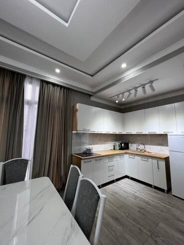 Гаражи: 100 м², С мебелью — 1