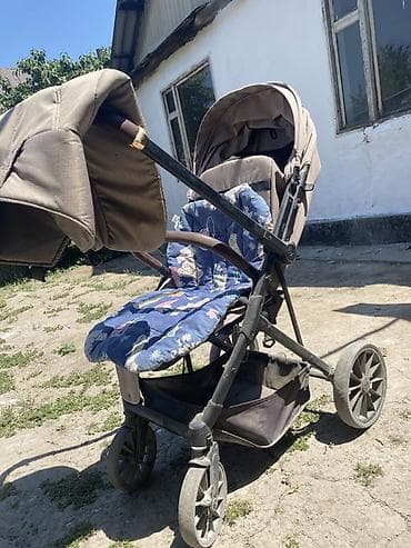 Детский мир: Прогулочная коляска с большим капюшоном и утеплённым чехлом на ножки — 4