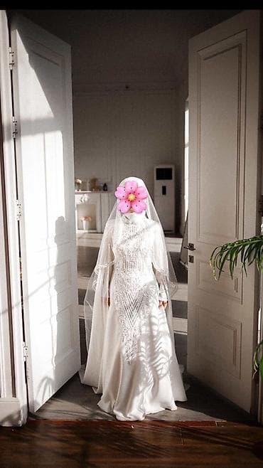 Свадебное мусульманское платье - Силуэт: А-силуэт с длинным шлейфом