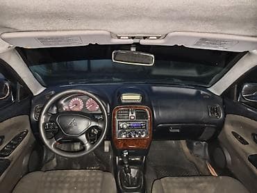 харизма: Mitsubishi Carisma: 2001 г., Седан — 6